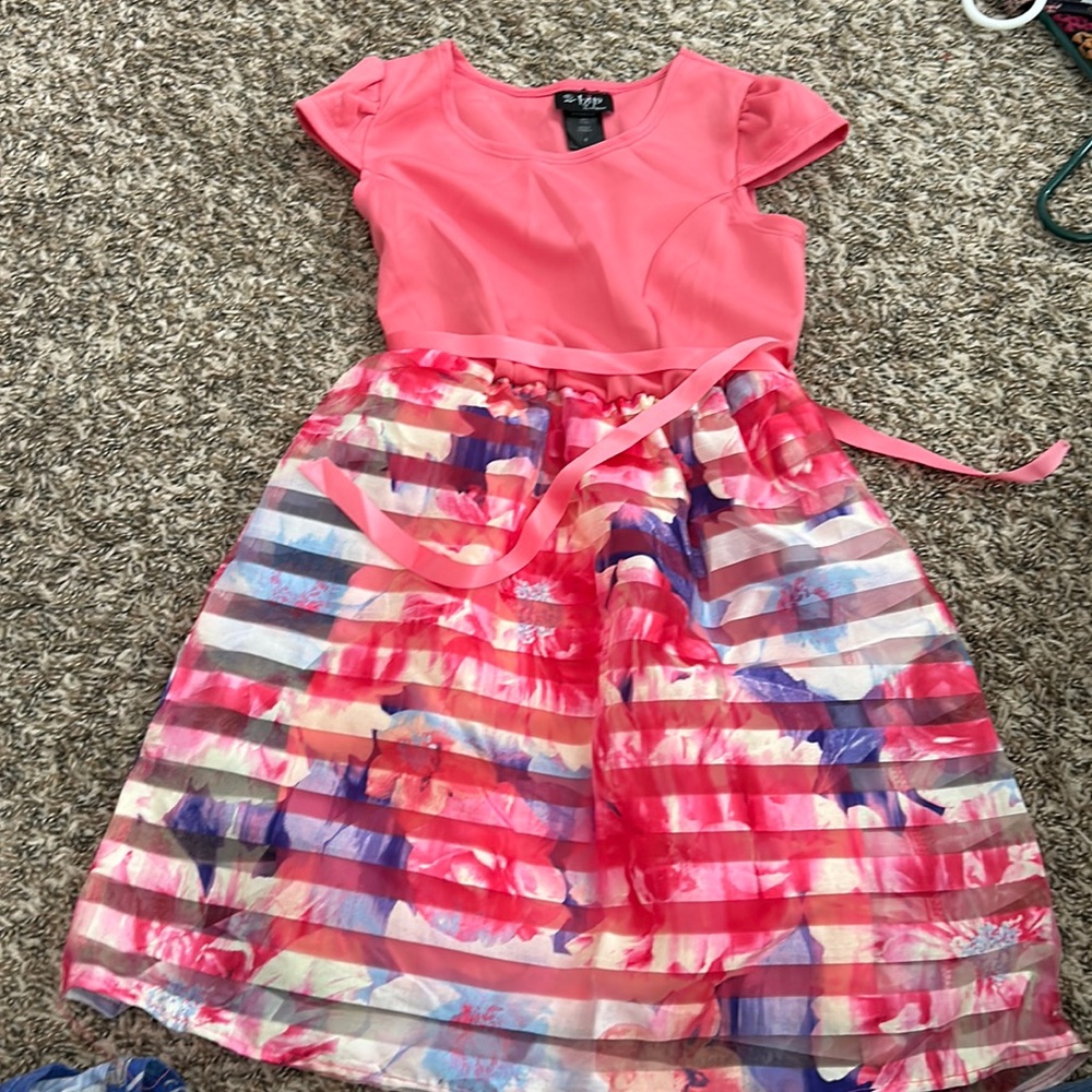 Cute little girl dress. Only worn once. Size 8.